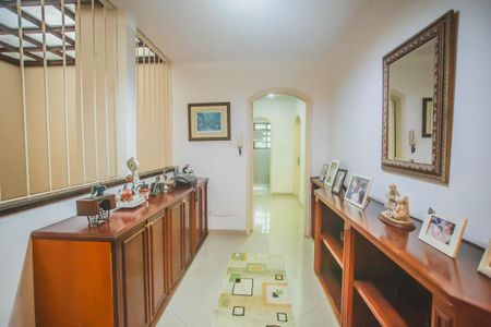 Casa à venda com 500m², 4 quartos e 5 vagasCorredor - Quartos