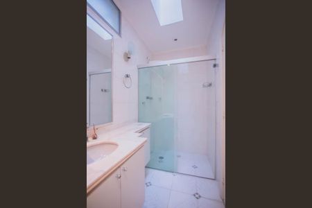 Casa à venda com 500m², 4 quartos e 5 vagasBanheiro Suíte 1