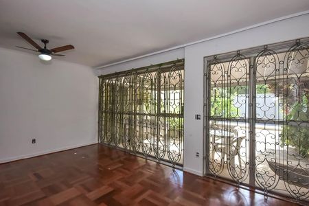 Casa à venda com 300m², 4 quartos e 5 vagas Casa à venda com 300m², 4 quartos e 5 vagasVista Sala