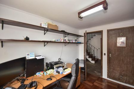 Casa à venda com 300m², 4 quartos e 5 vagas Casa à venda com 300m², 4 quartos e 5 vagasEscritório