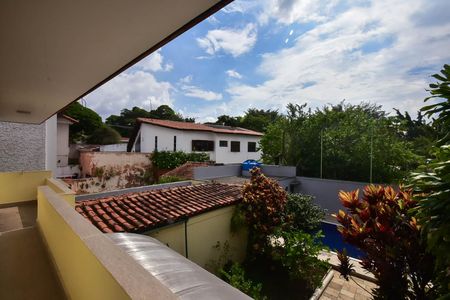 Casa à venda com 300m², 4 quartos e 5 vagas Casa à venda com 300m², 4 quartos e 5 vagasVaranda do Quarto 3