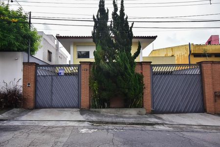 Casa à venda com 300m², 4 quartos e 5 vagas Casa à venda com 300m², 4 quartos e 5 vagasFachada