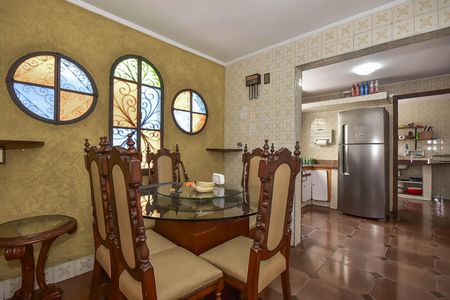 Casa à venda com 300m², 4 quartos e 5 vagas Casa à venda com 300m², 4 quartos e 5 vagasSala de Almoço