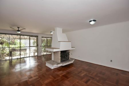 Casa à venda com 300m², 4 quartos e 5 vagas Casa à venda com 300m², 4 quartos e 5 vagasSala