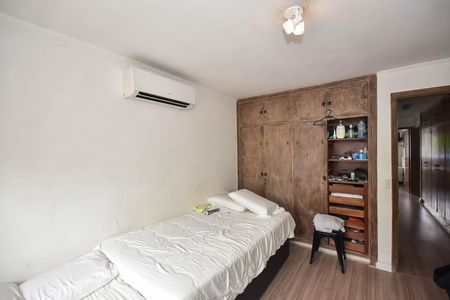 Casa à venda com 300m², 4 quartos e 5 vagas Casa à venda com 300m², 4 quartos e 5 vagasQuarto 2