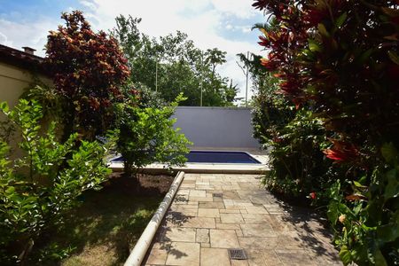 Casa à venda com 300m², 4 quartos e 5 vagas Casa à venda com 300m², 4 quartos e 5 vagasJardim