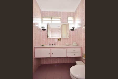 Casa à venda com 300m², 4 quartos e 5 vagas Casa à venda com 300m², 4 quartos e 5 vagasBanheiro Suíte