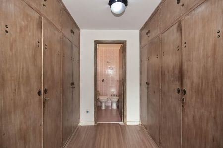 Casa à venda com 300m², 4 quartos e 5 vagas Casa à venda com 300m², 4 quartos e 5 vagasSuíte