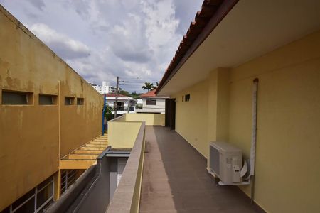 Casa à venda com 300m², 4 quartos e 5 vagas Casa à venda com 300m², 4 quartos e 5 vagasVaranda do Quarto 3