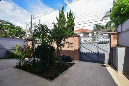 Casa à venda com 300m², 4 quartos e 5 vagas Casa à venda com 300m², 4 quartos e 5 vagasGaragem