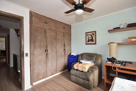 Casa à venda com 300m², 4 quartos e 5 vagas Casa à venda com 300m², 4 quartos e 5 vagasQuarto 1