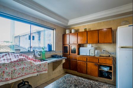 Casa para alugar com 200m², 3 quartos e 2 vagas Casa para alugar com 200m², 3 quartos e 2 vagasCozinha e Área de Serviço