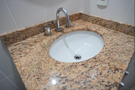 Apartamento à venda com 64m², 2 quartos e 2 vagasBanheiro Social