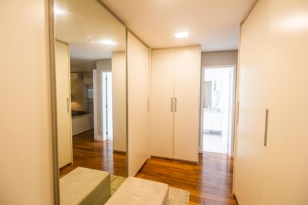 Apartamento à venda com 202m², 3 quartos e 4 vagasCloset da suíte 1