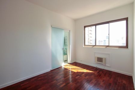Apartamento à venda com 130m², 3 quartos e 2 vagas Apartamento à venda com 130m², 3 quartos e 2 vagasQuarto 3 suíte