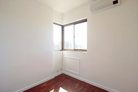 Apartamento à venda com 130m², 3 quartos e 2 vagas Apartamento à venda com 130m², 3 quartos e 2 vagasQuarto 2