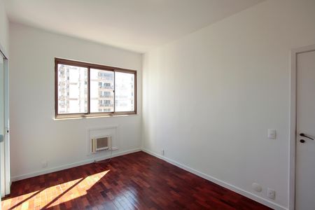 Apartamento à venda com 130m², 3 quartos e 2 vagas Apartamento à venda com 130m², 3 quartos e 2 vagasQuarto 3 suíte