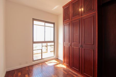 Apartamento à venda com 130m², 3 quartos e 2 vagas Apartamento à venda com 130m², 3 quartos e 2 vagasQuarto 1