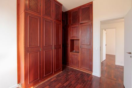 Apartamento à venda com 130m², 3 quartos e 2 vagas Apartamento à venda com 130m², 3 quartos e 2 vagasQuarto 1