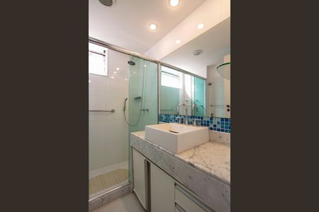 Apartamento à venda com 130m², 3 quartos e 2 vagas Apartamento à venda com 130m², 3 quartos e 2 vagasBanheiro