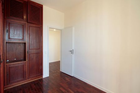 Apartamento à venda com 130m², 3 quartos e 2 vagas Apartamento à venda com 130m², 3 quartos e 2 vagasQuarto 1