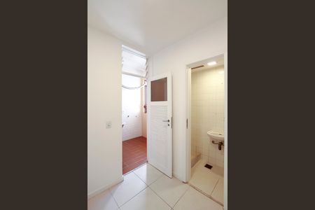 Apartamento à venda com 130m², 3 quartos e 2 vagas Apartamento à venda com 130m², 3 quartos e 2 vagasQuarto de Serviço