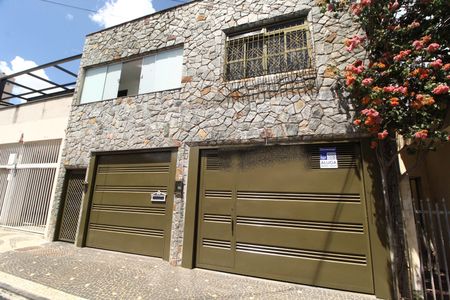 Casa para alugar com 290m², 4 quartos e 2 vagasFachada