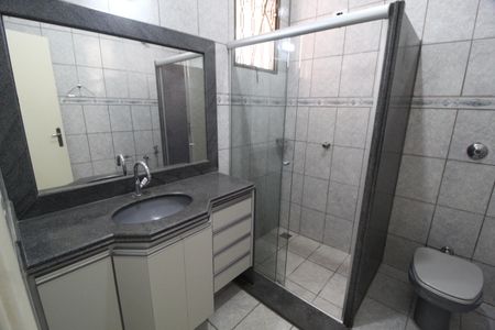 Casa para alugar com 290m², 4 quartos e 2 vagasBanheiro Social