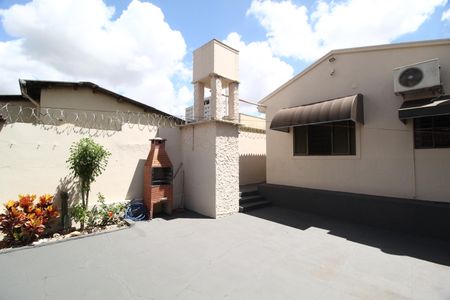 Casa para alugar com 290m², 4 quartos e 2 vagasQuintal