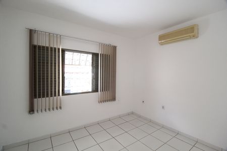 Casa para alugar com 290m², 4 quartos e 2 vagas Suíte