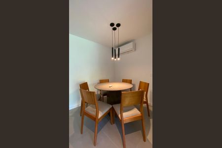 Sala de apartamento para alugar com 3 quartos, 106m² em Barra da Tijuca, Rio de Janeiro