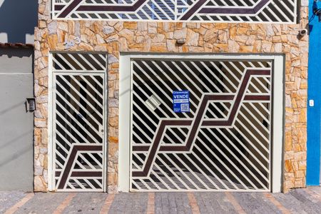 Casa à venda com 263m², 3 quartos e 2 vagasFachada e placa