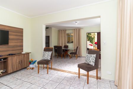 Casa à venda com 263m², 3 quartos e 2 vagasSala