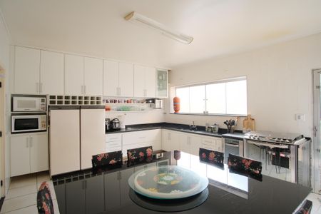 Casa à venda com 255m², 4 quartos e 2 vagasCozinha