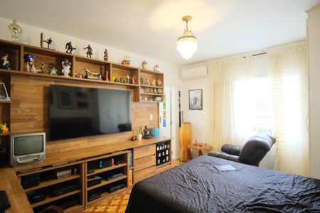 Casa à venda com 255m², 4 quartos e 2 vagasSuíte