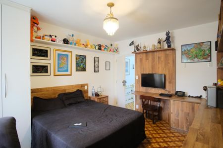 Casa à venda com 255m², 4 quartos e 2 vagasSuíte