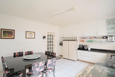 Casa à venda com 255m², 4 quartos e 2 vagasCozinha