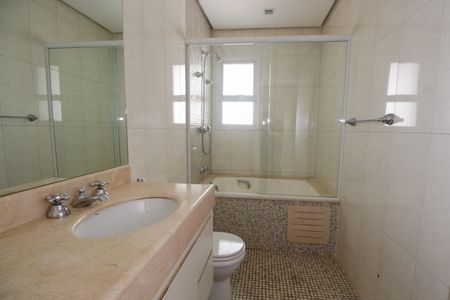 Apartamento à venda com 515m², 5 quartos e 7 vagasBanheiro da Suíte 1