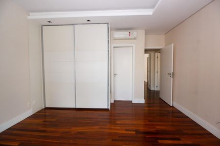 Apartamento à venda com 515m², 5 quartos e 7 vagasSuíte 2