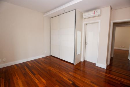 Apartamento à venda com 515m², 5 quartos e 7 vagasSuíte 2