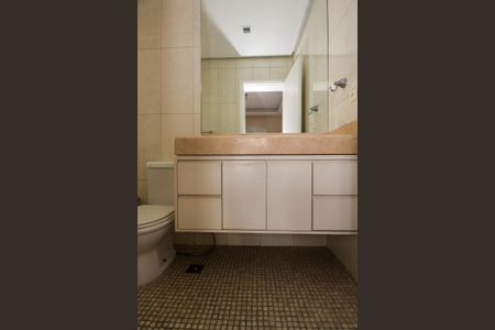 Apartamento à venda com 515m², 5 quartos e 7 vagasBanheiro da Suíte 2