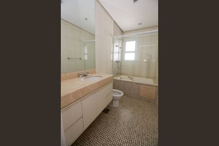 Apartamento à venda com 515m², 5 quartos e 7 vagasBanheiro da Suíte 1