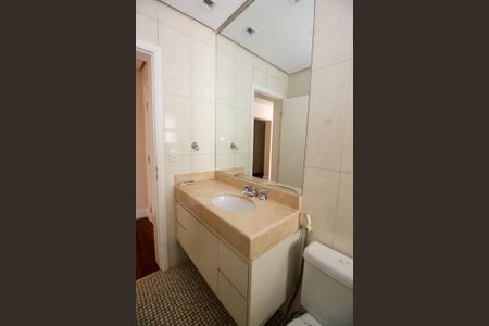 Apartamento à venda com 515m², 5 quartos e 7 vagasBanheiro da Suíte 1