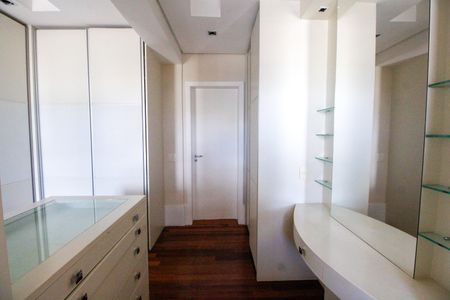 Apartamento à venda com 515m², 5 quartos e 7 vagasCloset da suíte