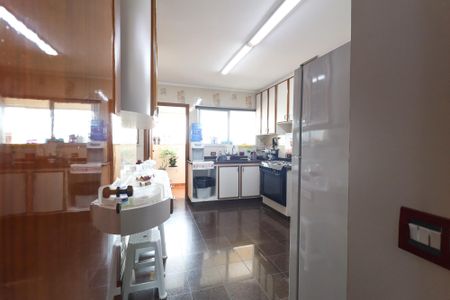 Apartamento à venda com 168m², 3 quartos e 2 vagas Apartamento à venda com 168m², 3 quartos e 2 vagasCozinha