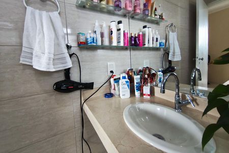 Casa à venda com 236m², 5 quartos e 3 vagasBanheiro Suíte