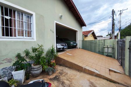 Casa à venda com 236m², 5 quartos e 3 vagasQuintal - Garagem