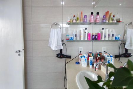 Casa à venda com 236m², 5 quartos e 3 vagasBanheiro Suíte