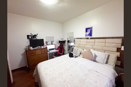 Apartamento à venda com 250m², 4 quartos e 2 vagasSuíte 1