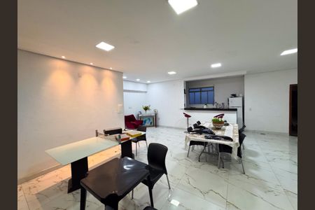 Apartamento à venda com 250m², 4 quartos e 2 vagasEdícula -  Sala